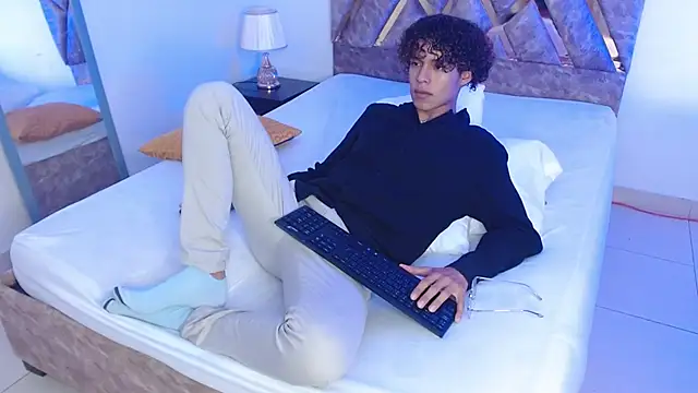 Snapshot of nickolas_moon chatting on 9, 1, 2025 nickolas moon online show from 9, 1, 2025