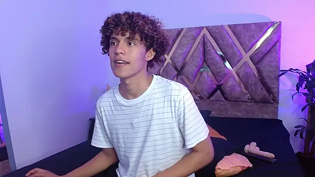 Snapshot of nickolas_moon chatting on 2, 2, 2025 nickolas moon online show from 2, 2, 2025