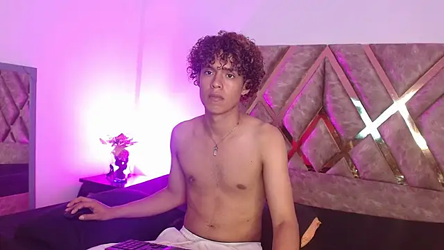 Snapshot of nickolas_moon chatting on 19, 3, 2025 nickolas moon online show from 19, 3, 2025