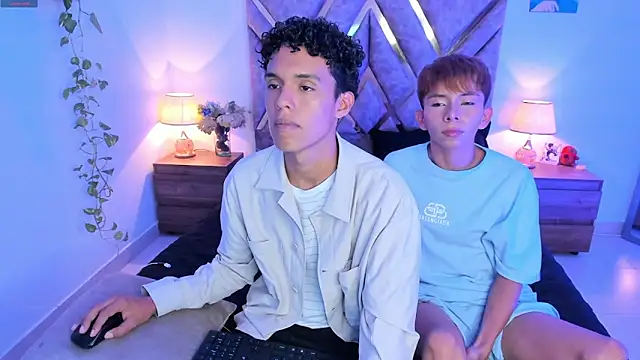 Snapshot of nickolas_moon chatting on 5, 11, 2025 nickolas moon online show from 5, 11, 2025