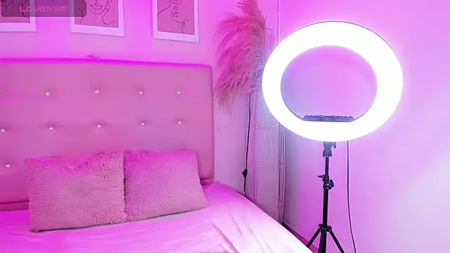 EIMY BRIGHT online show from 28, 4, 2026