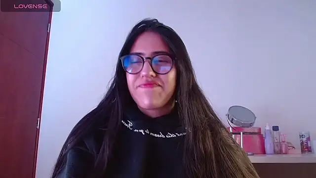 Snapshot of Paris-love chatting on 6, 12, 2024 Paris-love online show from 6, 12, 2024