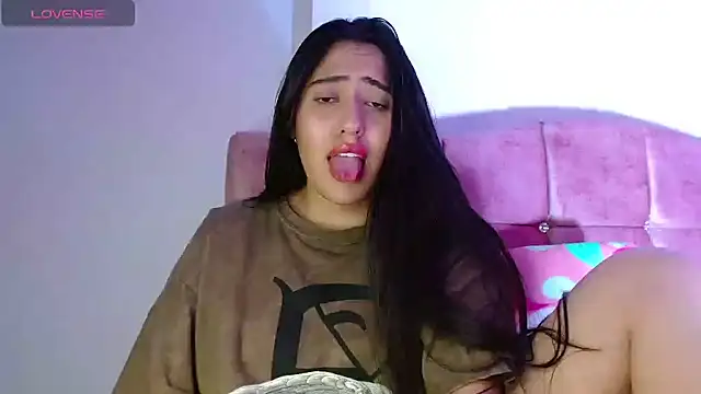 Snapshot of Paris-love chatting on 2, 1, 2025 Paris-love online show from 2, 1, 2025