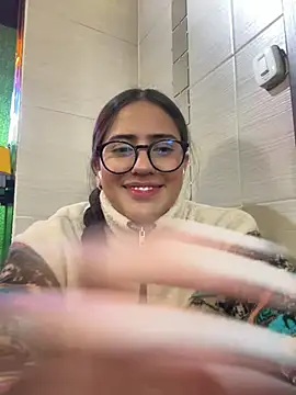 Snapshot of Paris-love chatting on 8, 3, 2025 Paris-love online show from 8, 3, 2025