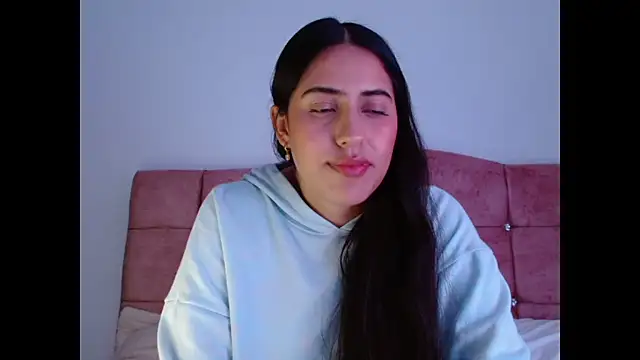 Snapshot of Paris-love chatting on 12, 10, 2025 Paris-love online show from 12, 10, 2025