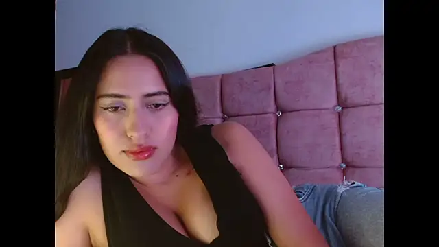 Snapshot of Paris-love chatting on 14, 10, 2025 Paris-love online show from 14, 10, 2025