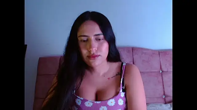 Snapshot of Paris-love chatting on 31, 10, 2025 Paris-love online show from 31, 10, 2025