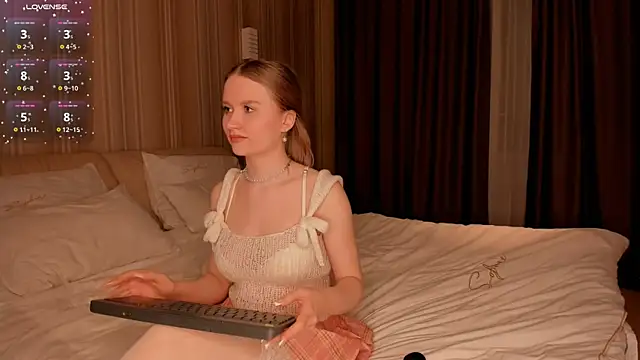 Snapshot of IsabellaTorrance chatting on 11, 2, 2025 IsabellaTorrance online show from 11, 2, 2025