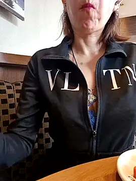 Lunababymylove online show from 12, 9, 2025