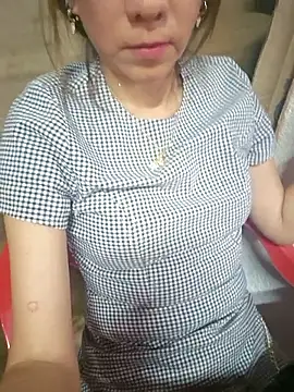 Snapshot of Lunababymylove chatting on 4, 4, 2026 Lunababymylove online show from 4, 4, 2026