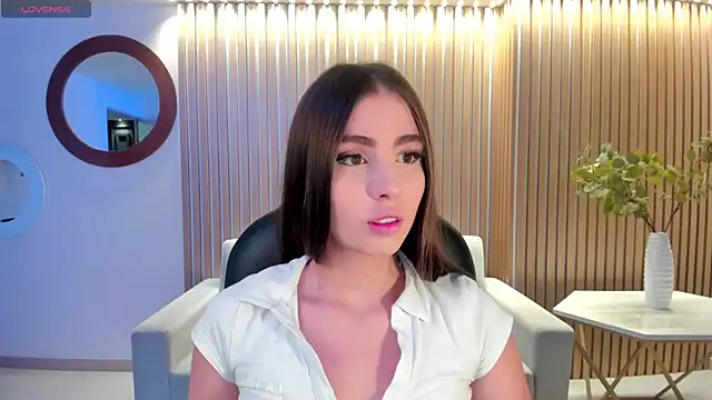 Snapshot of DolcieElliot chatting on 21, 12, 2024 DolcieElliot online show from 21, 12, 2024