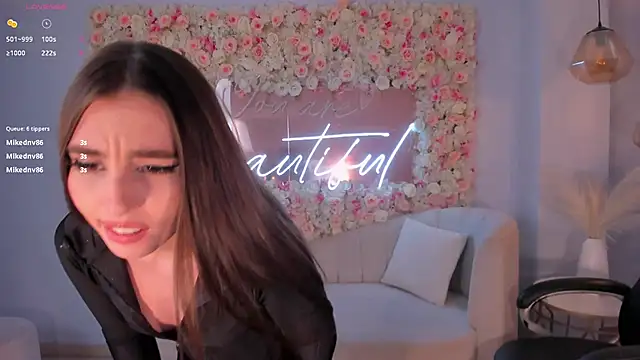 Snapshot of DolcieElliot chatting on 7, 1, 2025 DolcieElliot online show from 7, 1, 2025