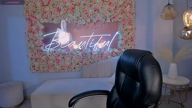 Snapshot of DolcieElliot chatting on 11, 1, 2025 DolcieElliot online show from 11, 1, 2025