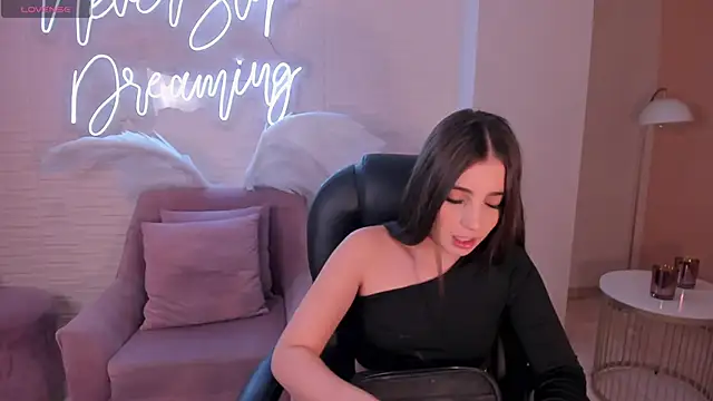 Snapshot of DolcieElliot chatting on 15, 1, 2025 DolcieElliot online show from 15, 1, 2025