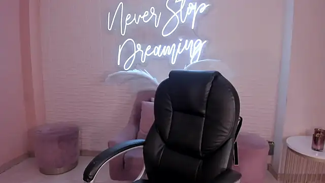 Snapshot of DolcieElliot chatting on 18, 1, 2025 DolcieElliot online show from 18, 1, 2025