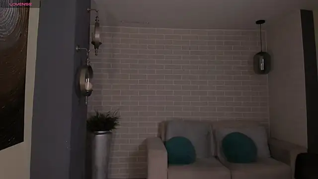 Snapshot of DolcieElliot chatting on 5, 2, 2025 DolcieElliot online show from 5, 2, 2025