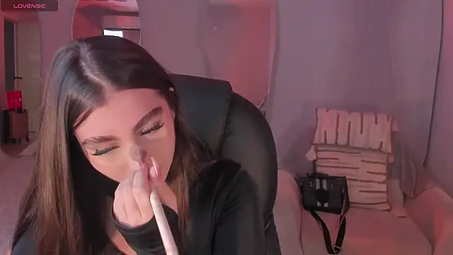 Snapshot of DolcieElliot chatting on 18, 2, 2025 DolcieElliot online show from 18, 2, 2025