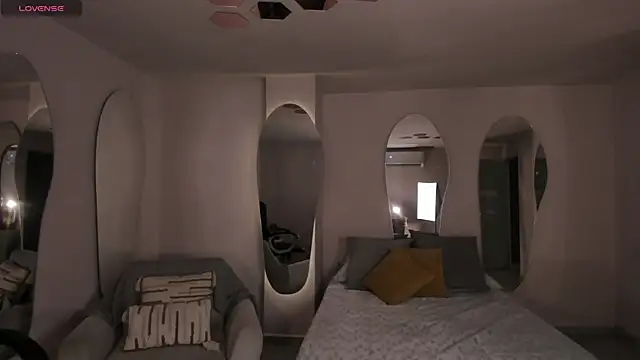 Snapshot of DolcieElliot chatting on 19, 2, 2025 DolcieElliot online show from 19, 2, 2025