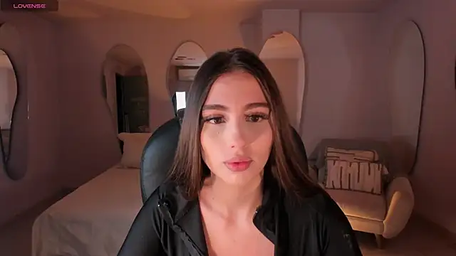 Snapshot of DolcieElliot chatting on 23, 2, 2025 DolcieElliot online show from 23, 2, 2025