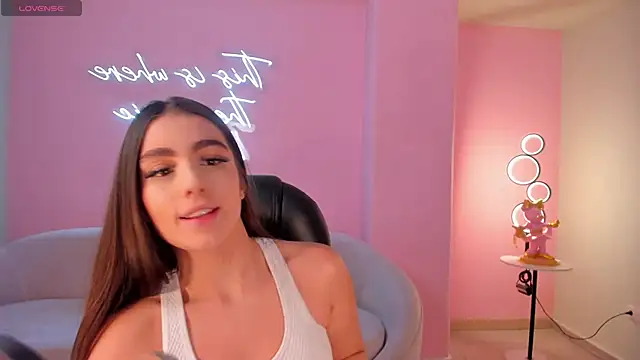 Snapshot of DolcieElliot chatting on 24, 2, 2025 DolcieElliot online show from 24, 2, 2025