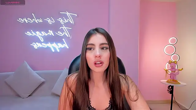 Snapshot of DolcieElliot chatting on 27, 2, 2025 DolcieElliot online show from 27, 2, 2025