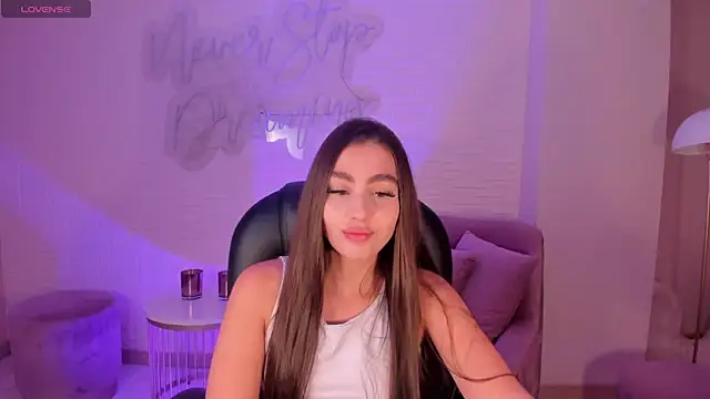 Snapshot of DolcieElliot chatting on 6, 3, 2025 DolcieElliot online show from 6, 3, 2025