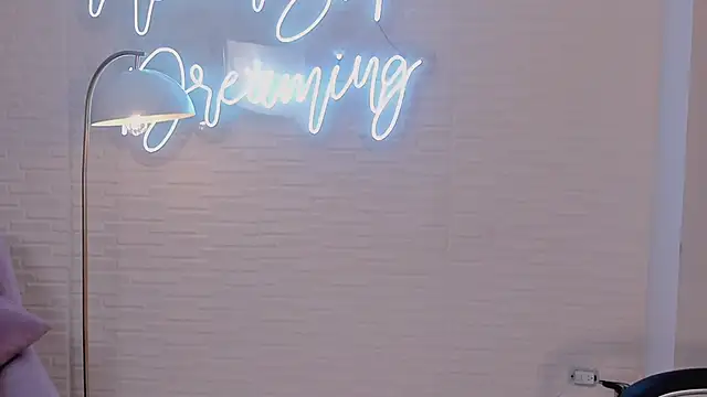 Snapshot of DolcieElliot chatting on 7, 3, 2025 DolcieElliot online show from 7, 3, 2025