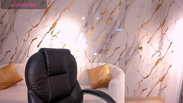 Snapshot of DolcieElliot chatting on 9, 3, 2025 DolcieElliot online show from 9, 3, 2025