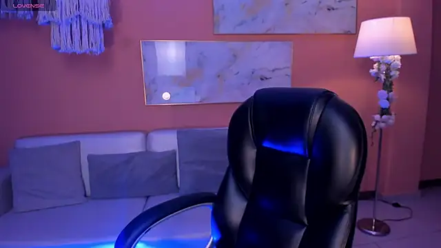 Snapshot of DolcieElliot chatting on 12, 3, 2025 DolcieElliot online show from 12, 3, 2025