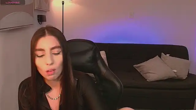 Snapshot of DolcieElliot chatting on 21, 10, 2025 DolcieElliot online show from 21, 10, 2025