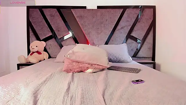 ailynBlaze online show from 5, 3, 2025