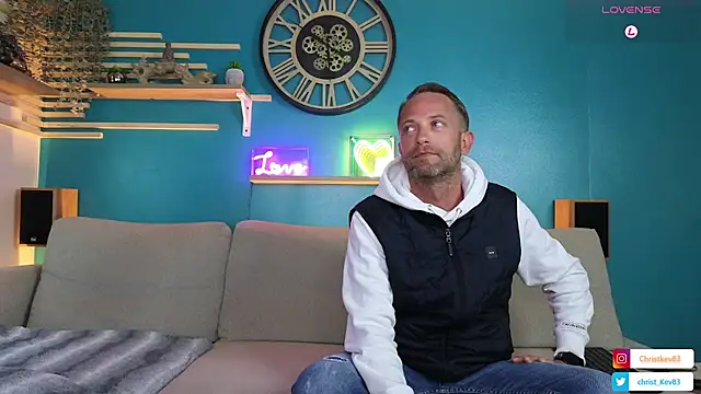 braqueuemar83 online show from 5, 3, 2025
