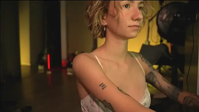 Arianna Richi online show from 2, 3, 2025