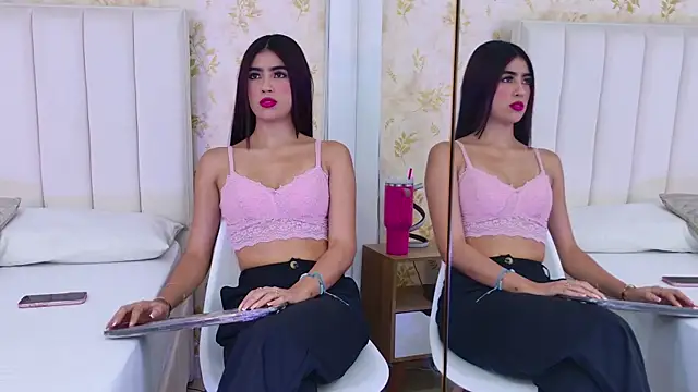 Mia-Monroe online show from 8, 9, 2025