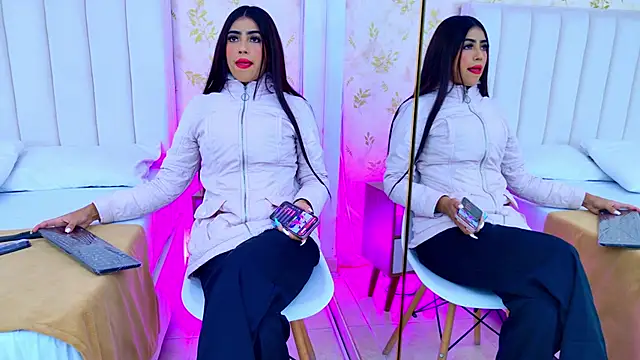 Mia-Monroe online show from 10, 10, 2025