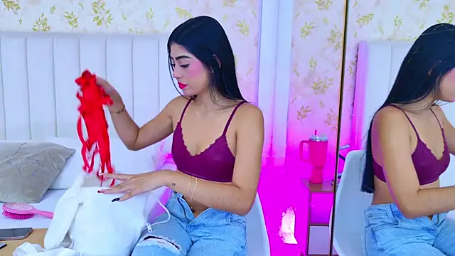 Mia-Monroe online show from 4, 11, 2025