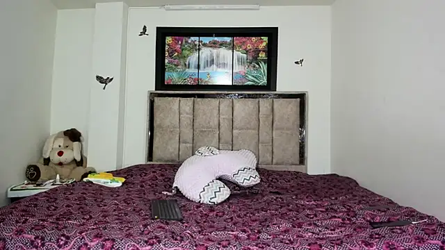 Snapshot of alanaanddaphne chatting on 2, 10, 2025 alanaanddaphne online show from 2, 10, 2025