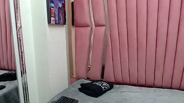 Sarah Hornny online show from 12, 3, 2025