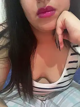 yassminsexy22 online show from 28, 1, 2025