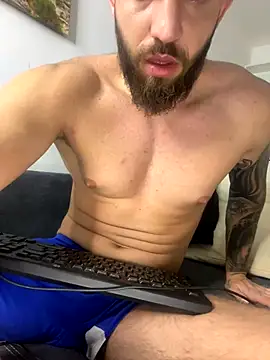 Snapshot of LoveIsBlind_ chatting on 28, 9, 2025 LoveIsBlind  online show from 28, 9, 2025