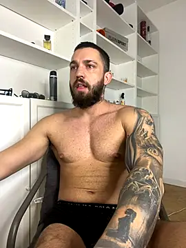 Snapshot of LoveIsBlind_ chatting on 4, 10, 2025 LoveIsBlind  online show from 4, 10, 2025