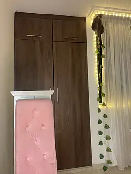 lina pink online show from 3, 2, 2026