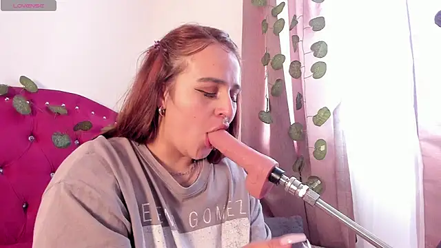 Snapshot of evy_orange1 chatting on 1, 12, 2024 evy orange1 online show from 1, 12, 2024