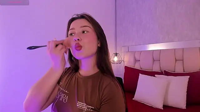 Roxie-Summers11 online show from 1, 3, 2025