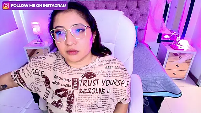 Emma monserrat online show from 9, 10, 2025