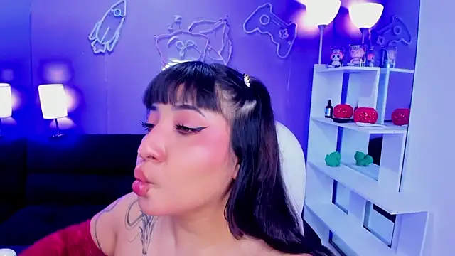 Emma monserrat online show from 4, 5, 2026