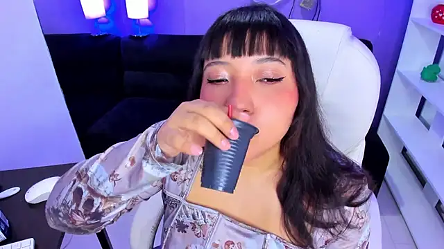 Emma monserrat online show from 7, 5, 2026