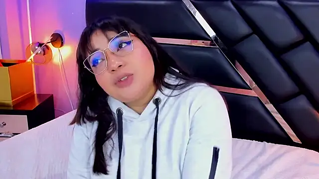 Emma monserrat online show from 3, 7, 2026