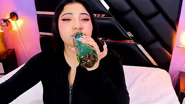 Emma monserrat online show from 15, 7, 2026