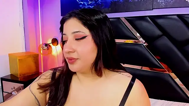 Emma monserrat online show from 18, 7, 2026